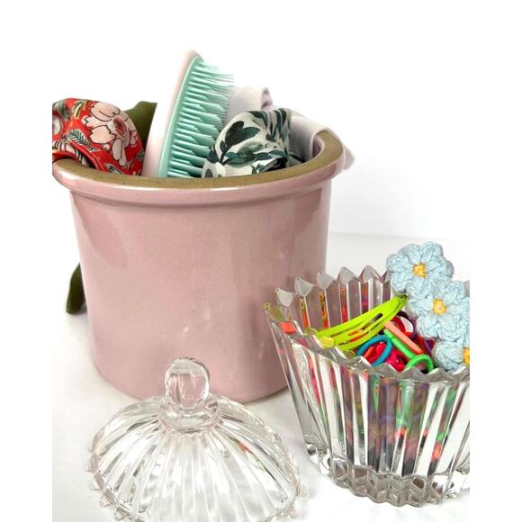 Vintage Ribbed Glass Dish with Lid Oval Trinket Box Coquette Bridal Vanity Dish - Picture 9 of 9